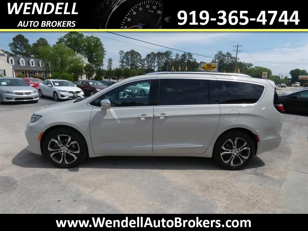 2021 Chrysler Pacifica Pinnacle photo 4