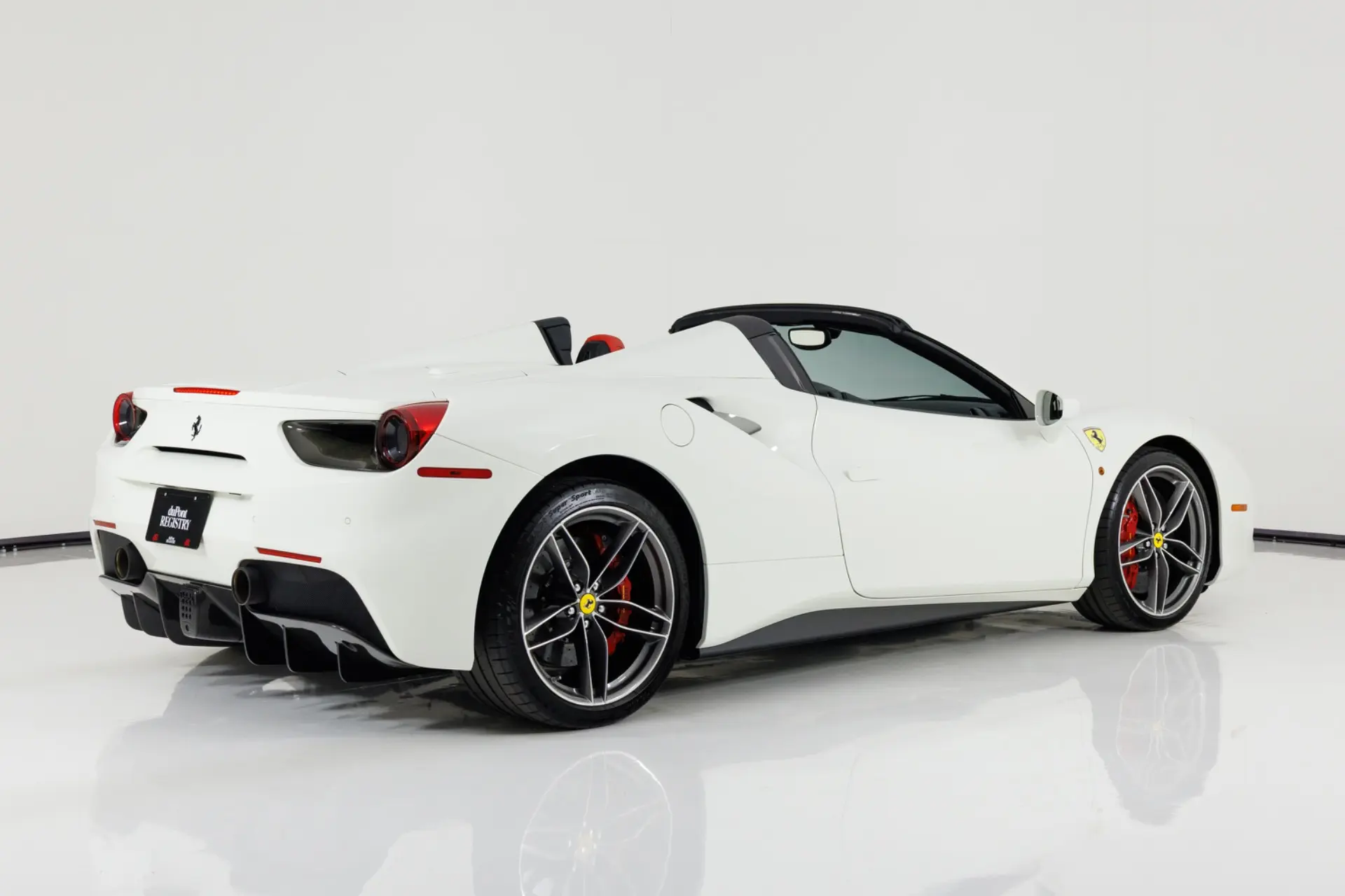 2017 Ferrari 488 Base photo 3