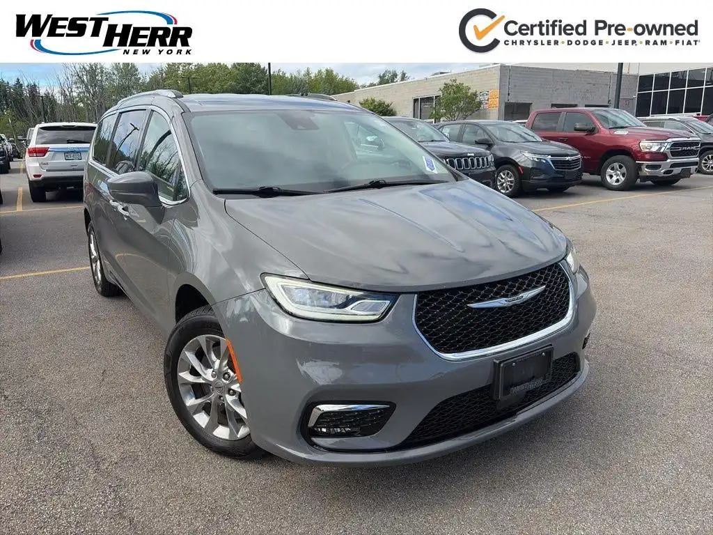 2021 Chrysler Pacifica Touring L's photo