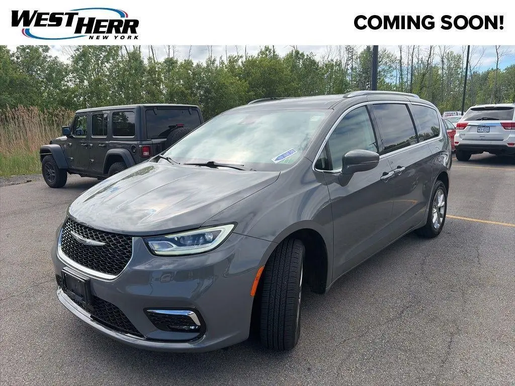 2021 Chrysler Pacifica Touring L photo 4