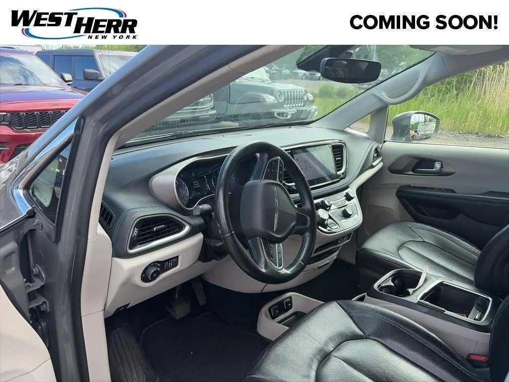 2021 Chrysler Pacifica Touring L photo 5