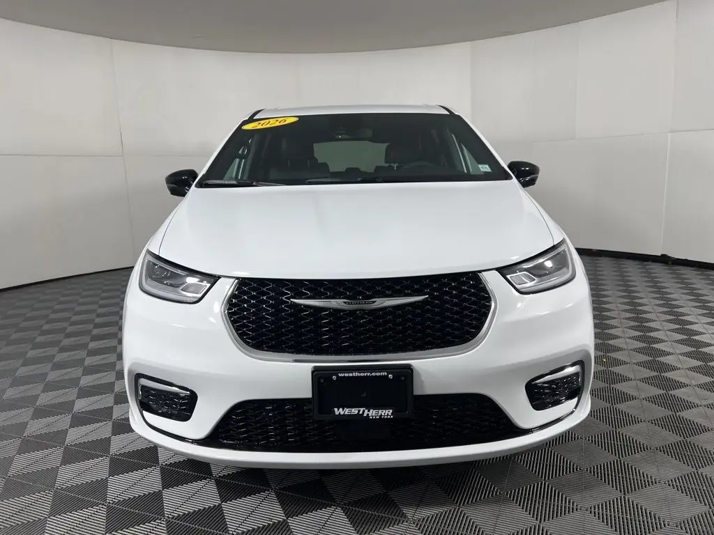 2026 Chrysler Pacifica Select AWD photo 3