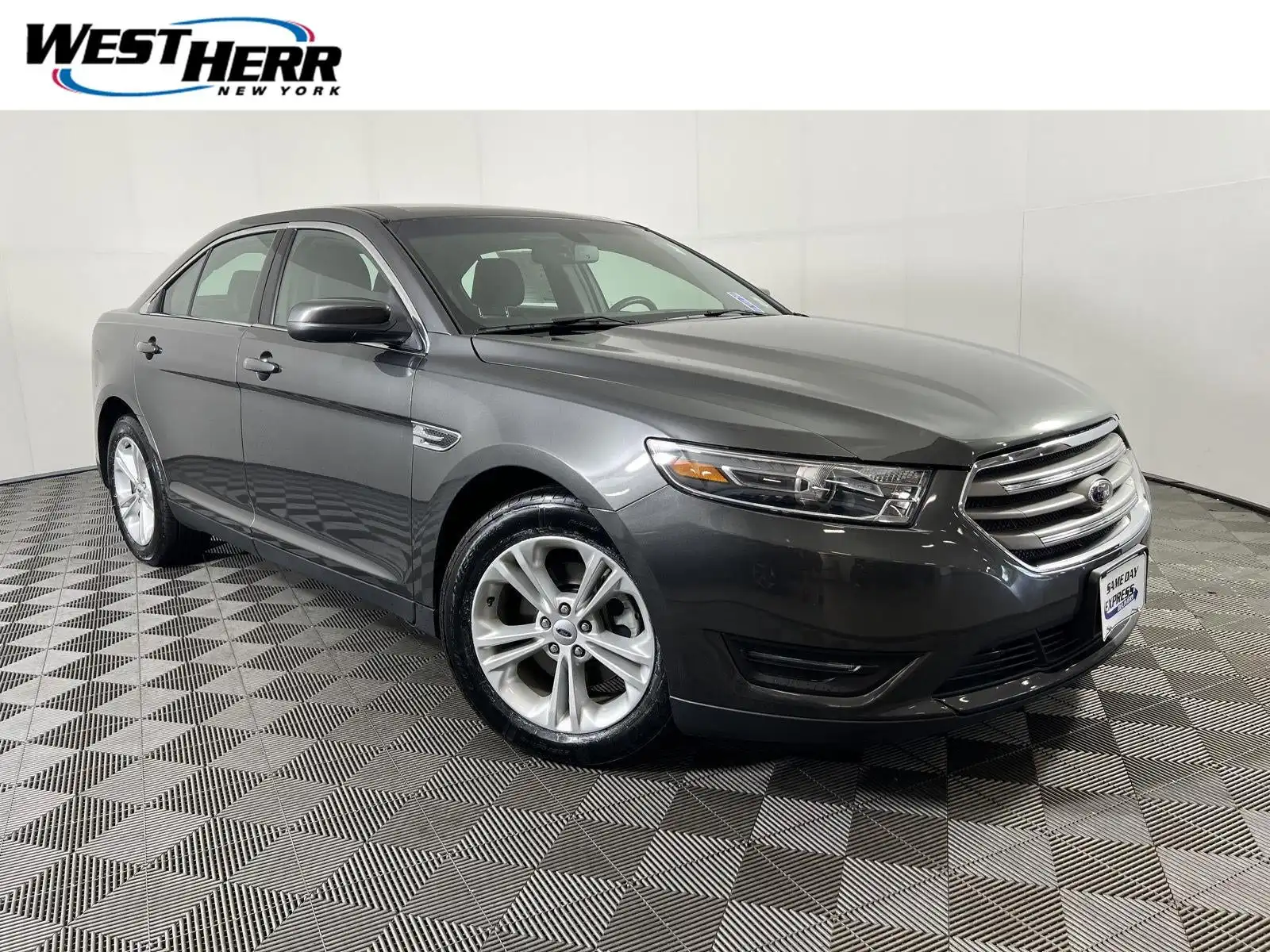 2018 Ford Taurus SEL FWD's photo