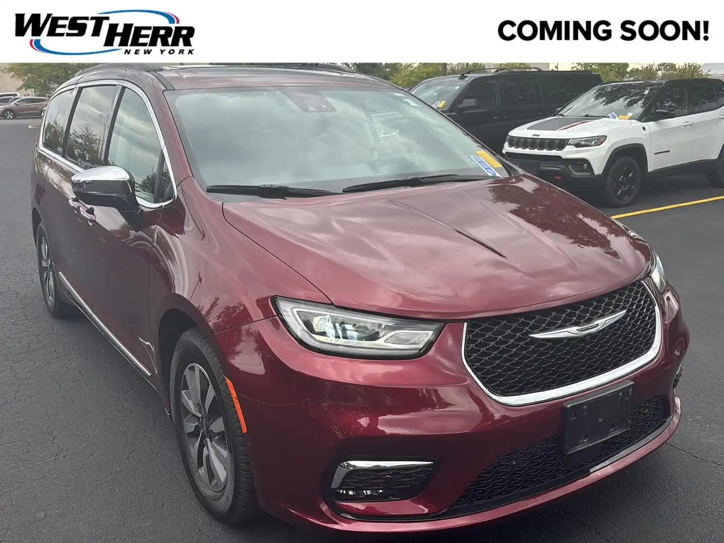 2023 Chrysler Pacifica Hybrid Limited's photo