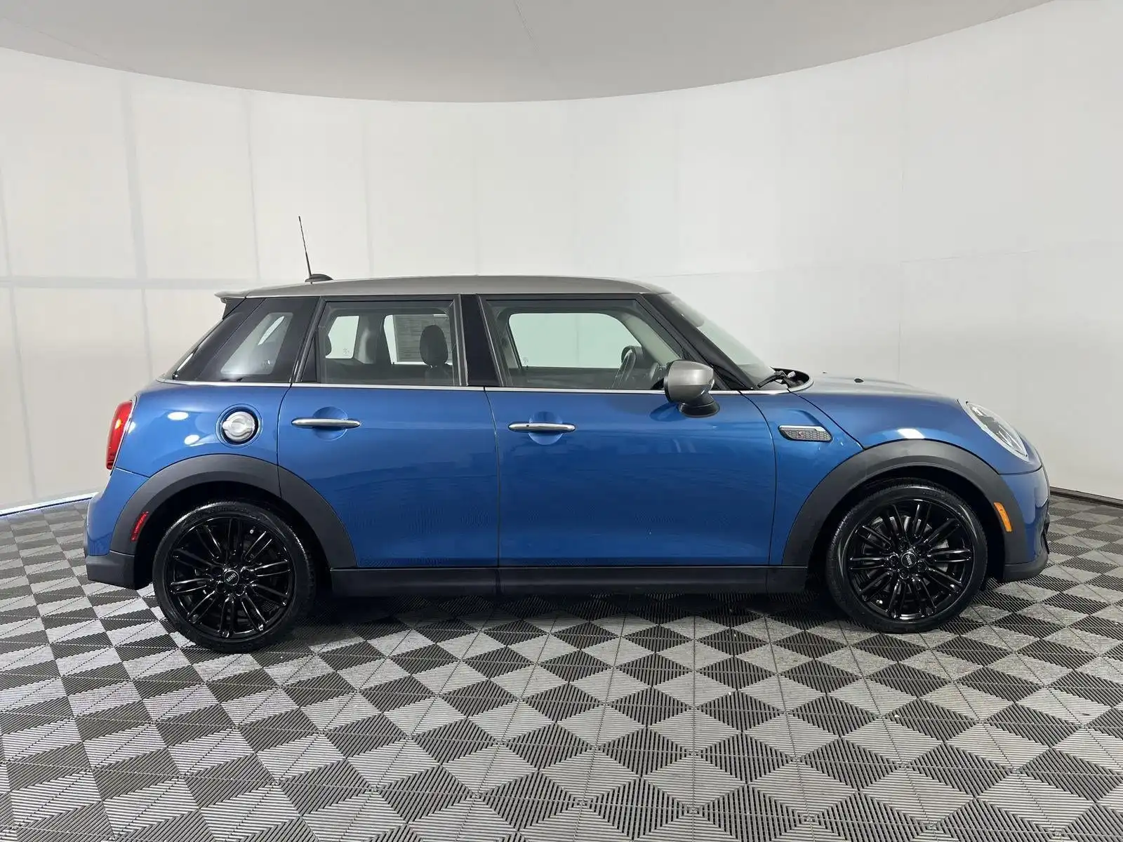 2024 MINI Hardtop Cooper S's photo