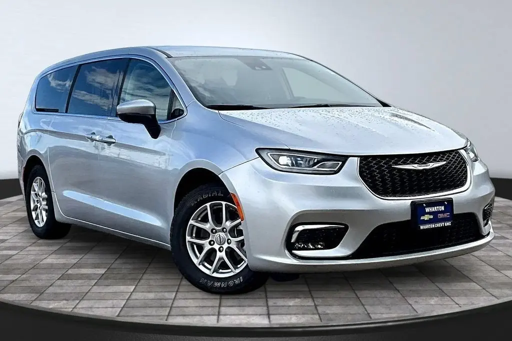 2023 Chrysler Pacifica Touring L photo 4