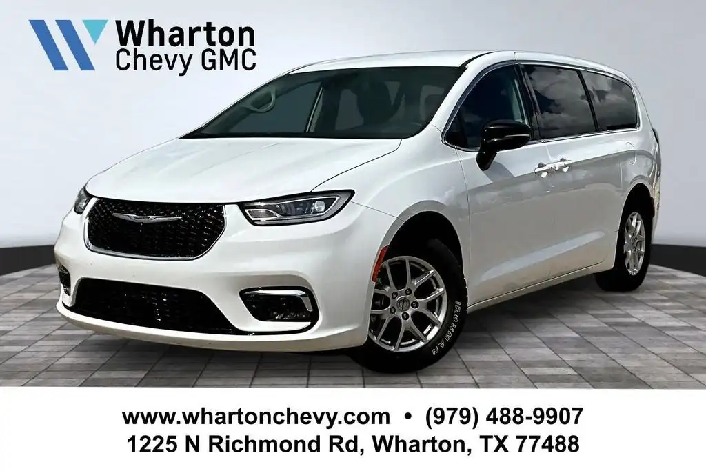 2024 Chrysler Pacifica Touring L's photo