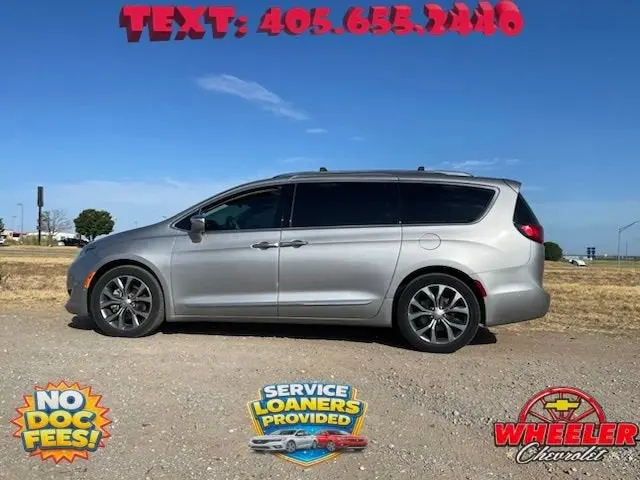 2017 Chrysler Pacifica Limited photo 3