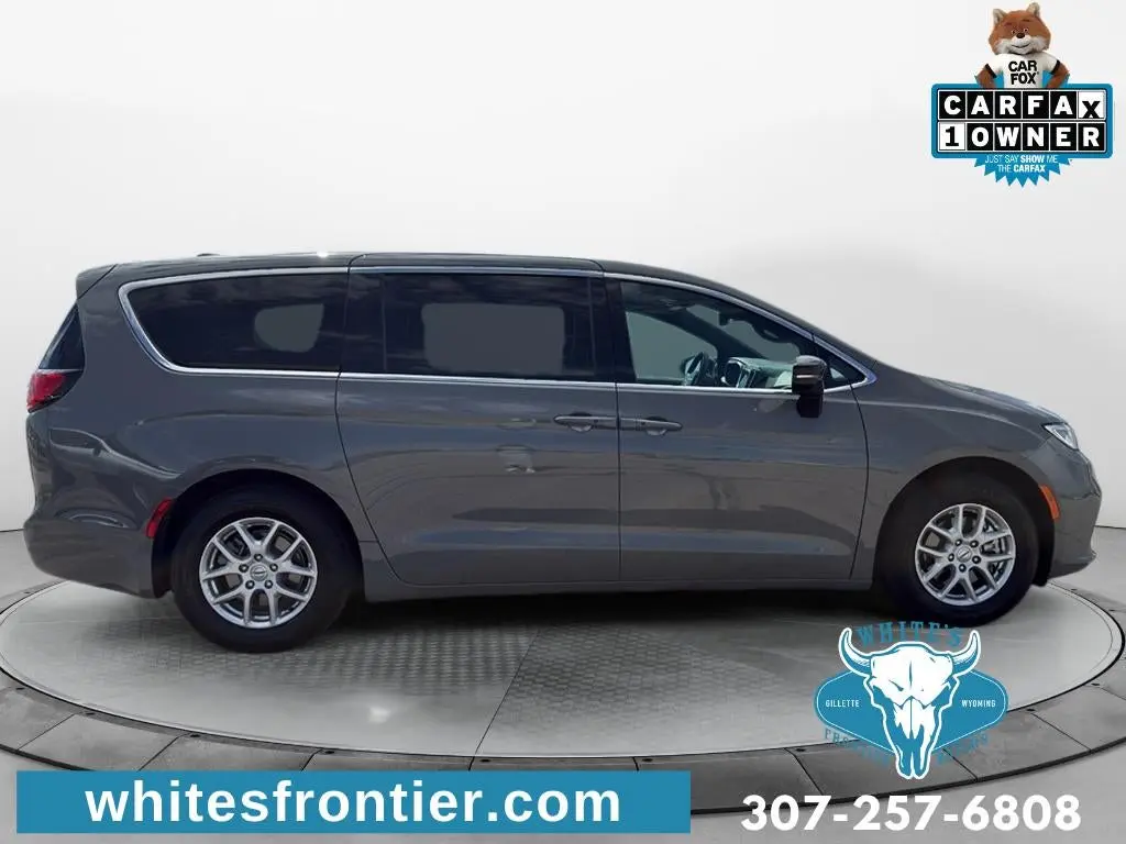 2025 Chrysler Pacifica Select photo 4