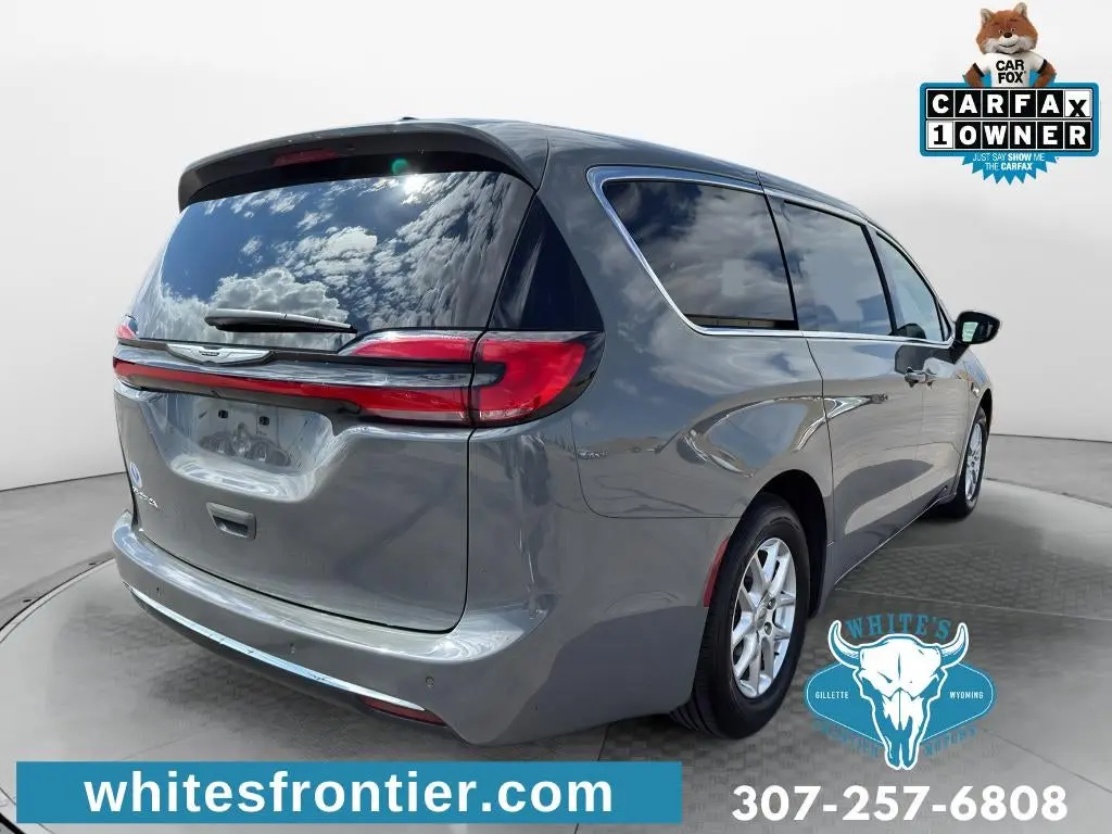 2025 Chrysler Pacifica Select photo 5