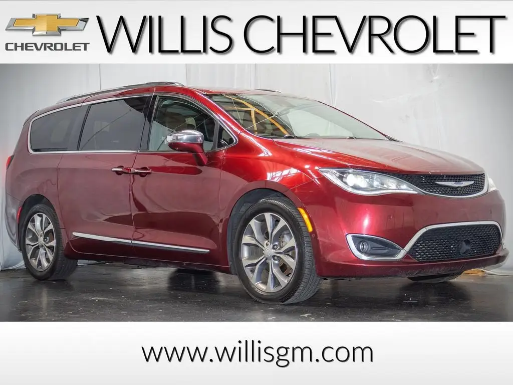2019 Chrysler Pacifica Limited photo 1