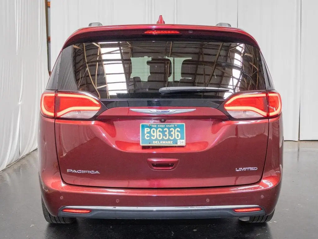 2019 Chrysler Pacifica Limited photo 3