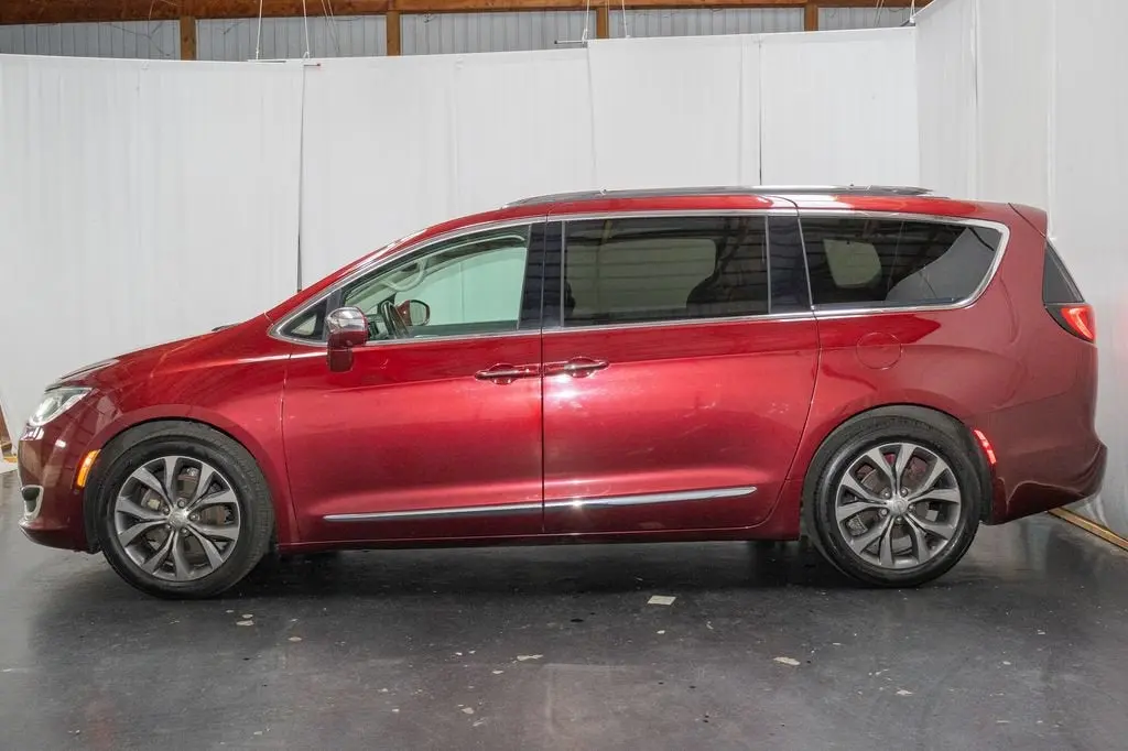 2019 Chrysler Pacifica Limited photo 5