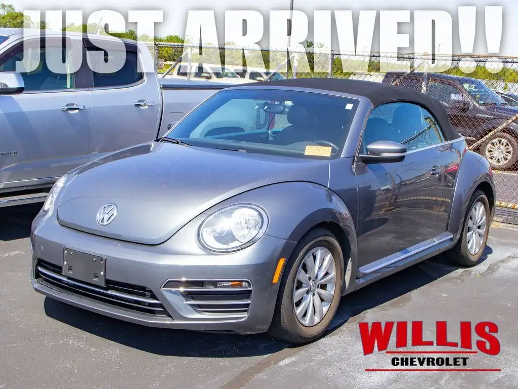 2018 Volkswagen Beetle 2.0T S Convertible Auto's photo