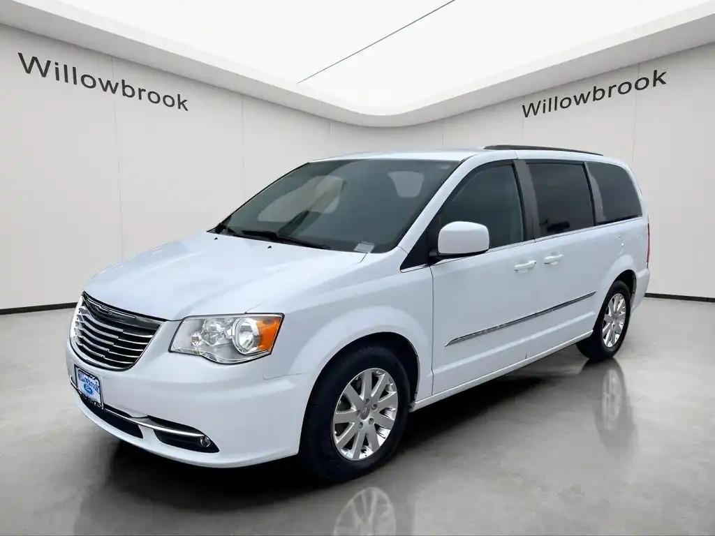 2016 Chrysler Town & Country Touring's photo