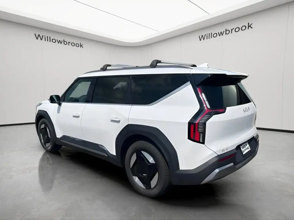 2024 Kia EV9 Wind AWD photo 3