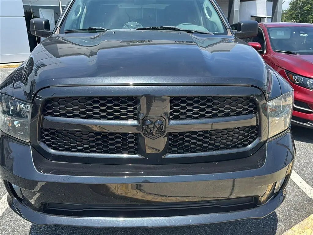 2018 RAM 1500 Express 4x4 Quad Cab 6'4 photo 3