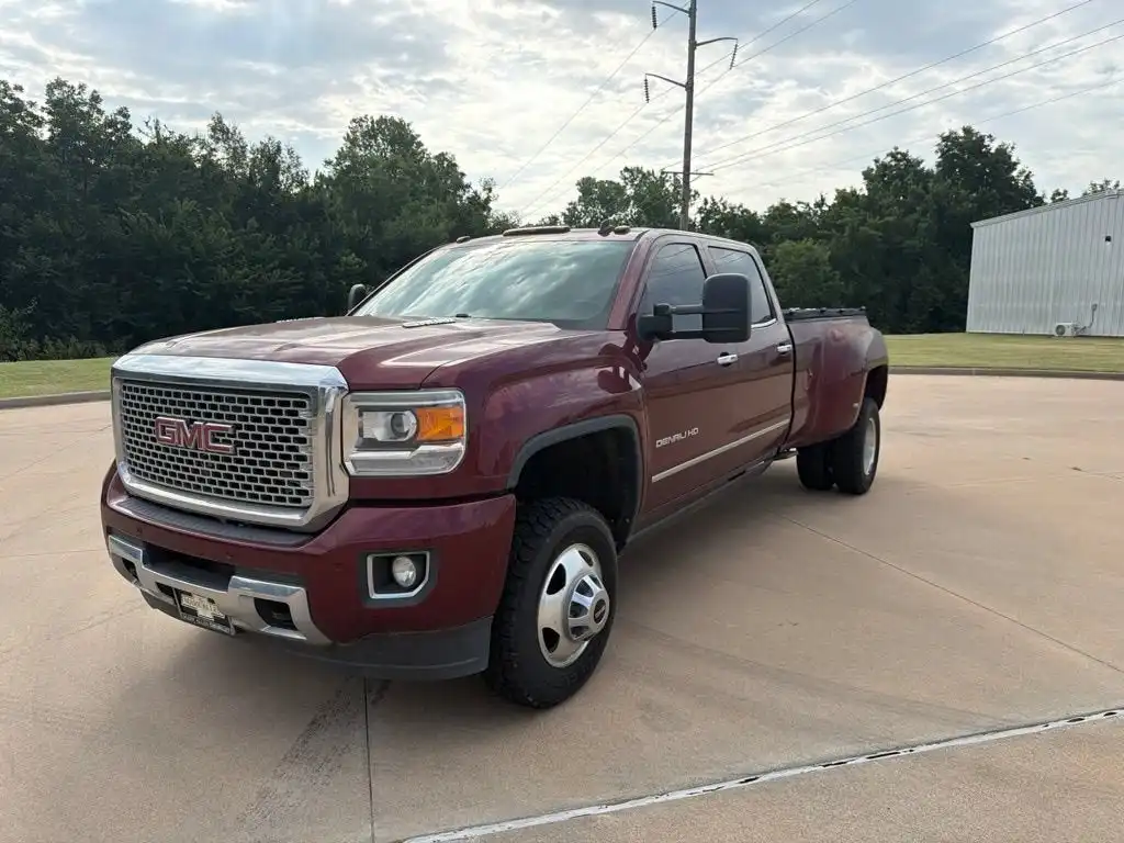 2015 GMC Sierra 4WD Crew Cab Standard Box SRW's photo