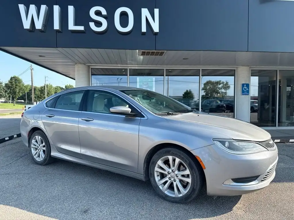 2016 Chrysler 200 Limited's photo