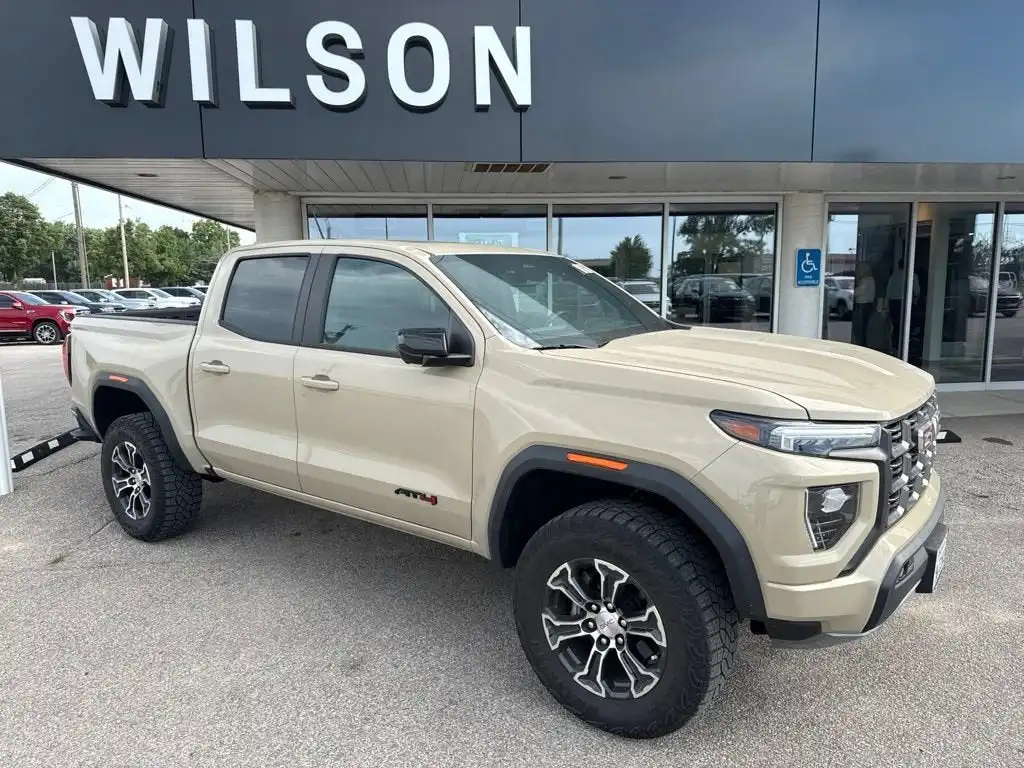 2023 GMC Canyon 4WD AT4 Crew Cab Short Box's photo