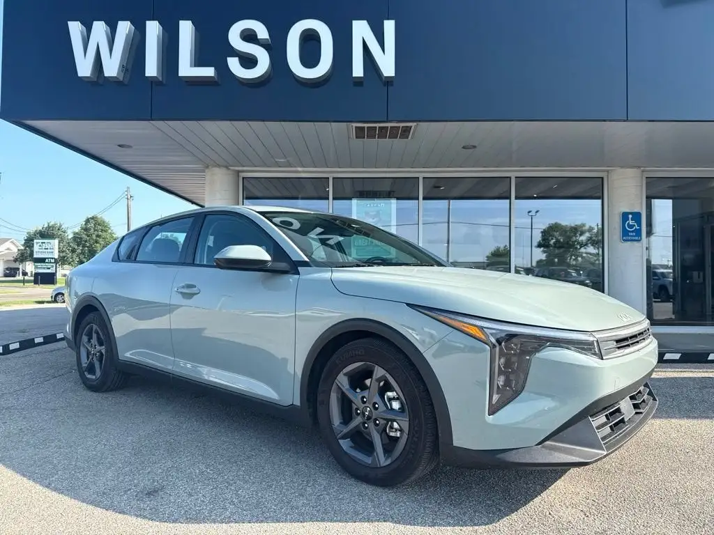 2025 Kia K4 LXS AT's photo