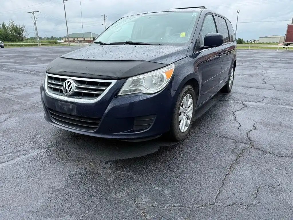 2013 Volkswagen Routan SE w/RSE & Nav's photo