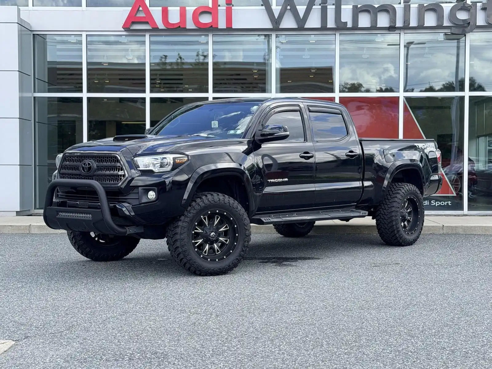 2017 Toyota Tacoma TRD Sport Double Cab V6 4WD V6 Auto Long Bed's photo