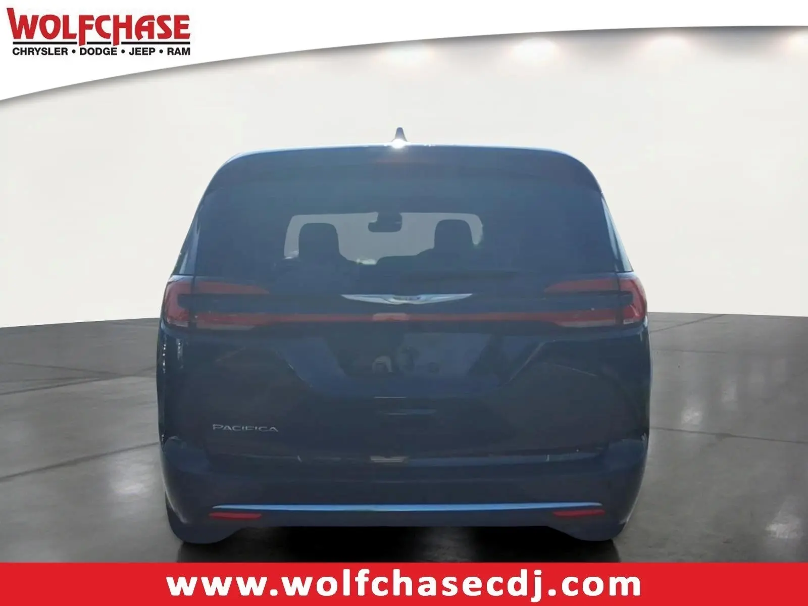 2024 Chrysler Pacifica Touring L photo 4