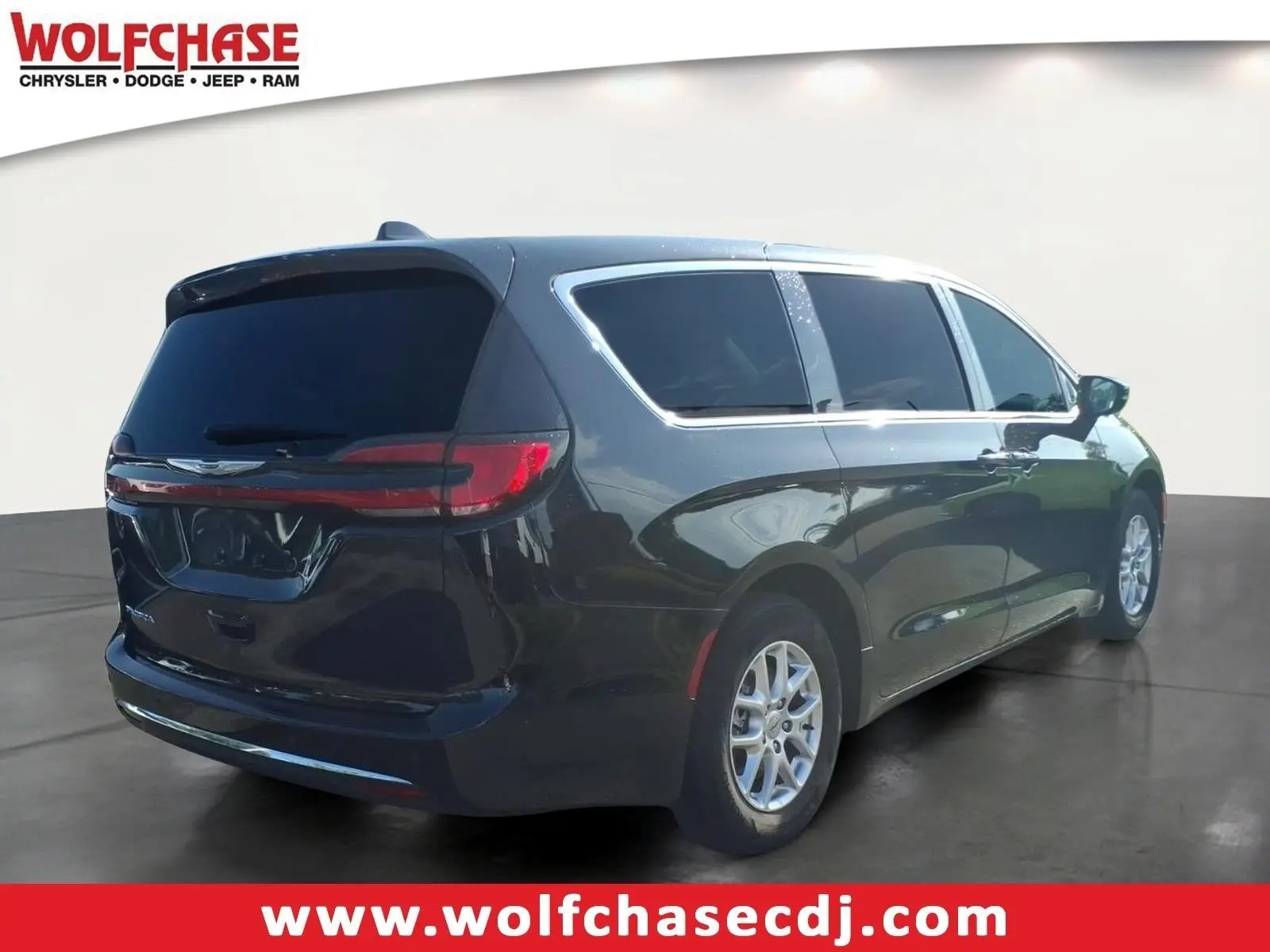 2024 Chrysler Pacifica Touring L photo 5
