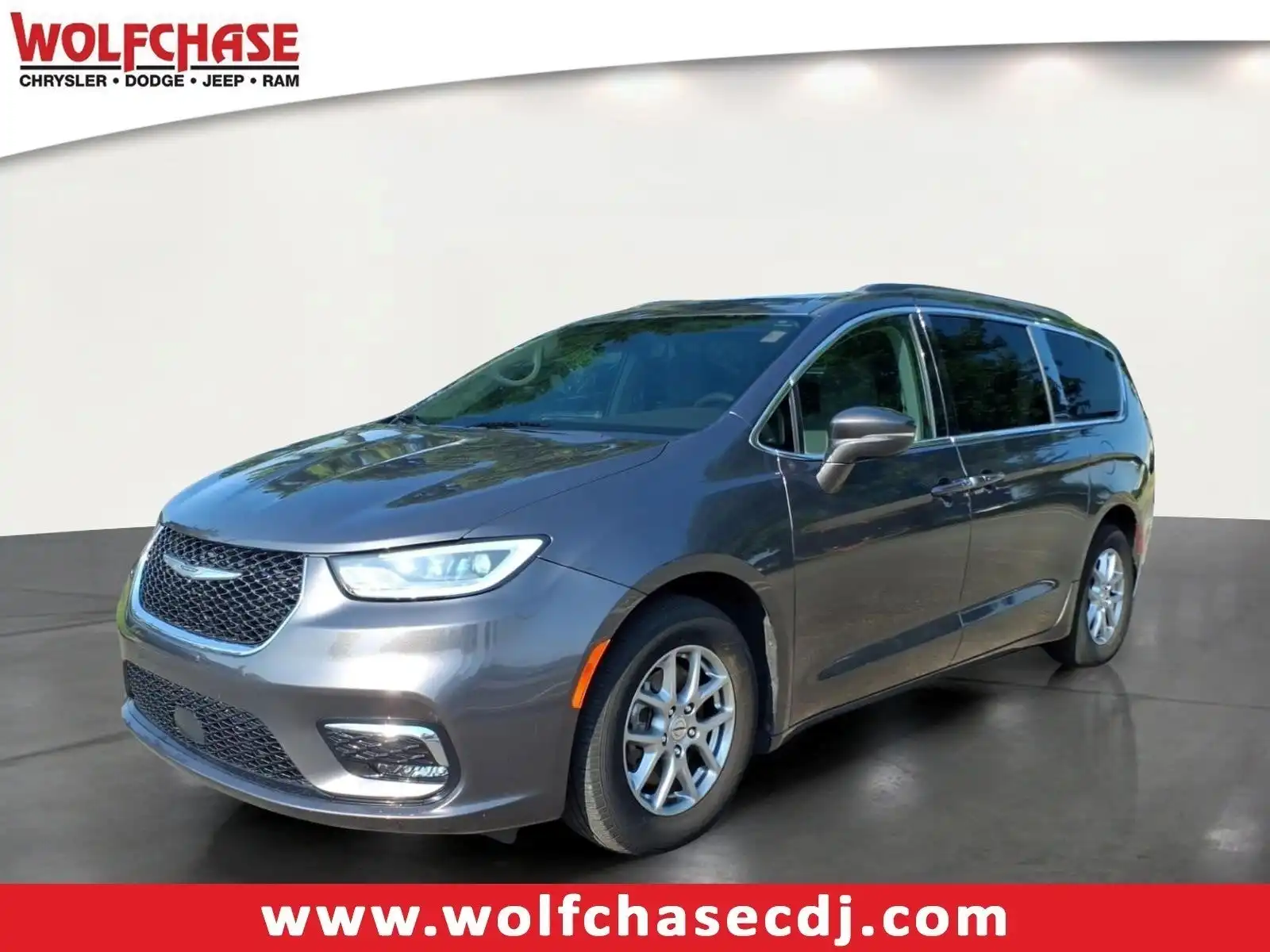 2021 Chrysler Pacifica Touring's photo