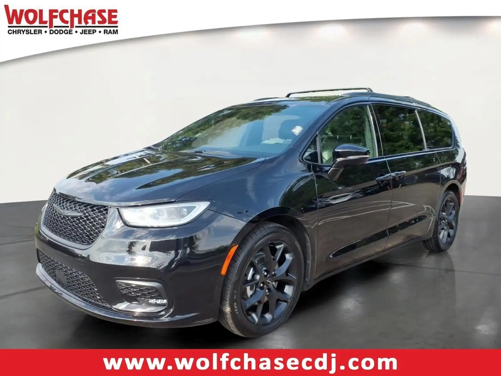 2025 Chrysler Pacifica Limited's photo