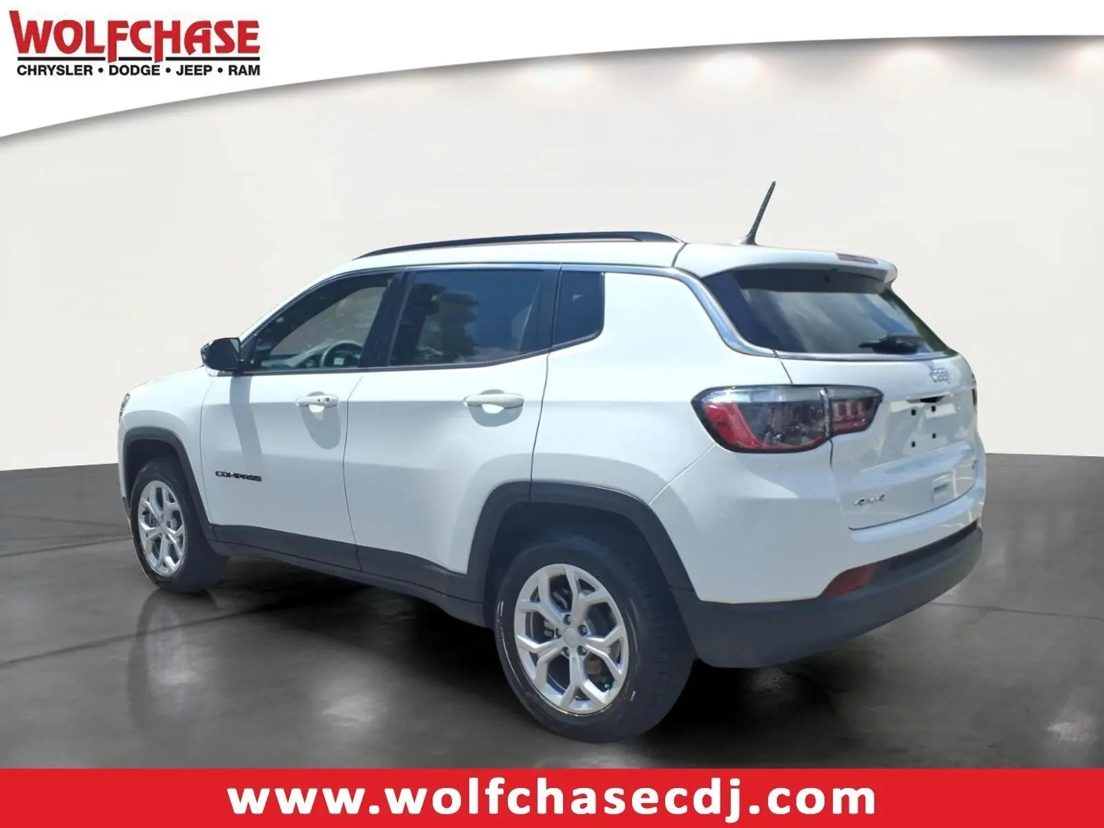 2024 Jeep Compass Latitude 4X4 photo 3