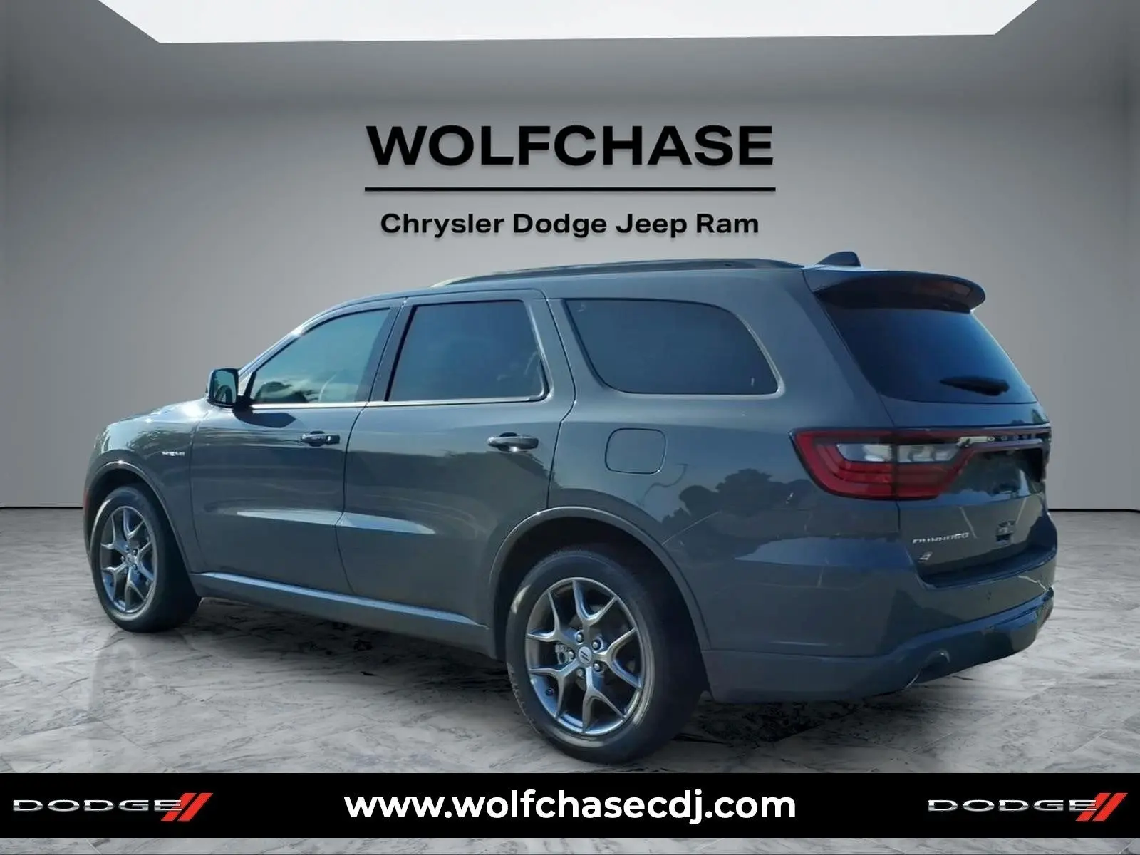 2027 Dodge Durango HEMI V8 GT AWD Plus photo 3