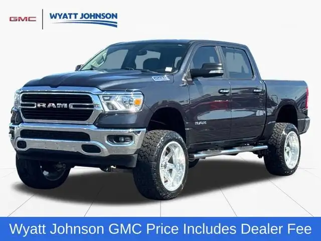 2020 RAM 1500 Big Horn/Lone Star 4x4 Crew Cab 5'7's photo