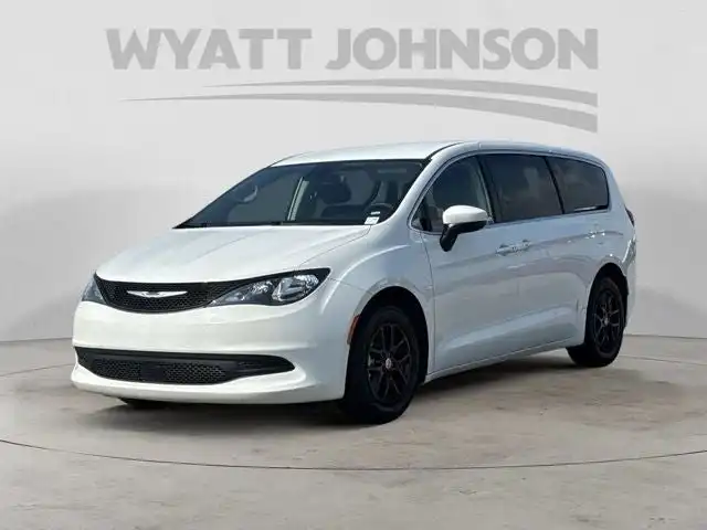 2023 Chrysler Voyager LX's photo