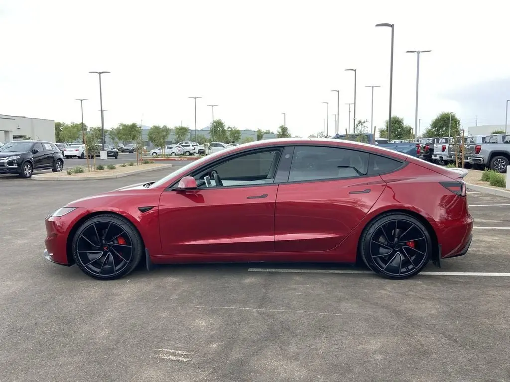 2025 Tesla Model 3 Performance photo 4