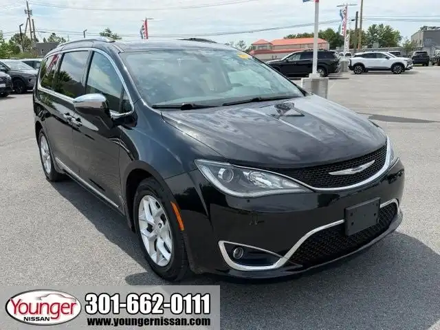 2020 Chrysler Pacifica Limited's photo