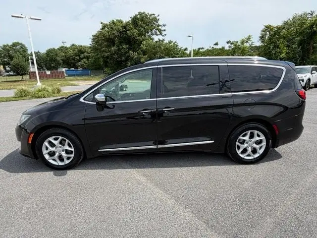 2020 Chrysler Pacifica Limited photo 4