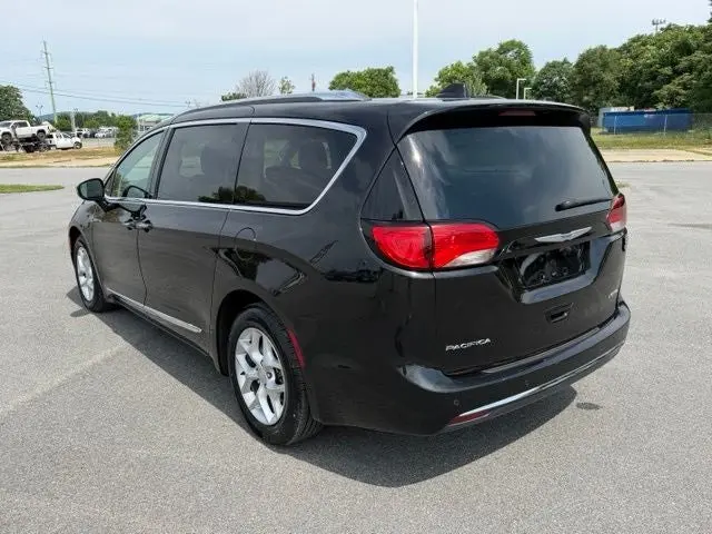 2020 Chrysler Pacifica Limited photo 5