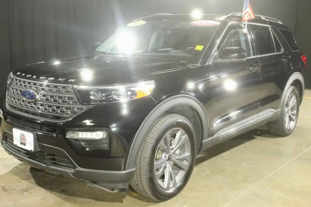 2023 Ford Explorer XLT 4WD's photo