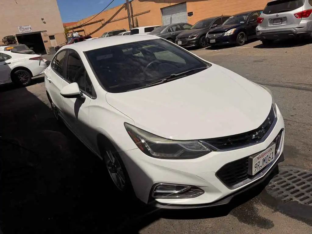 2018 Chevrolet Cruze 1LT Auto's photo