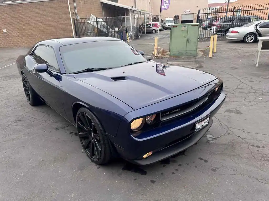 2014 Dodge Challenger SXT's photo