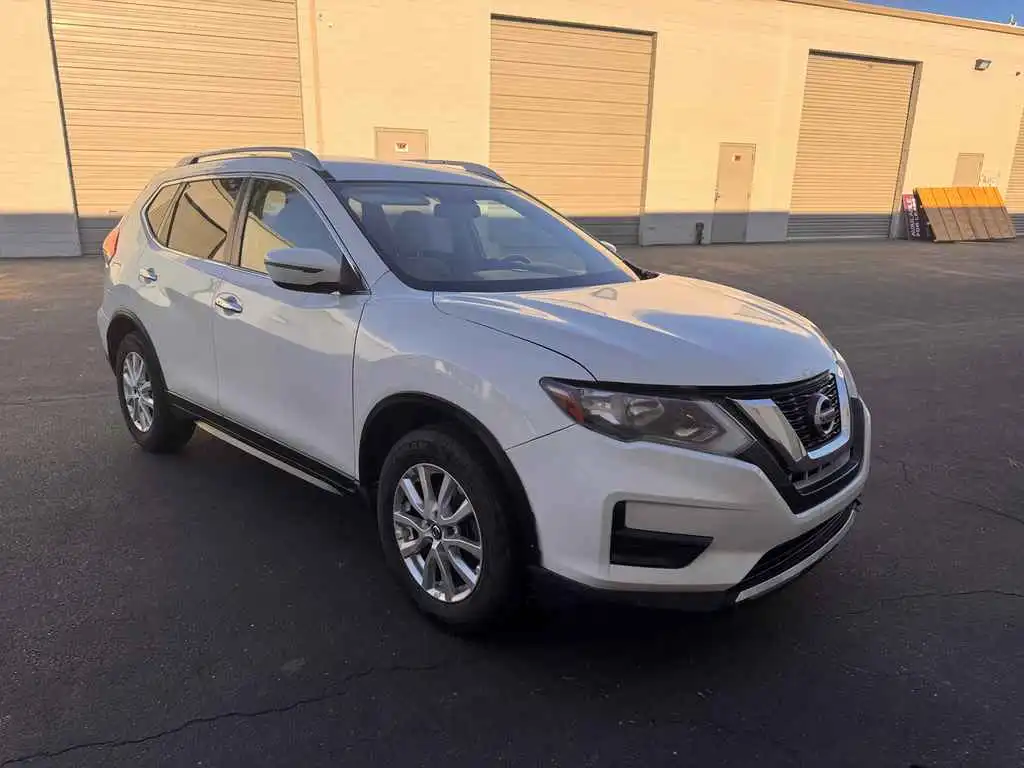 2017 Nissan Rogue SV FWD's photo