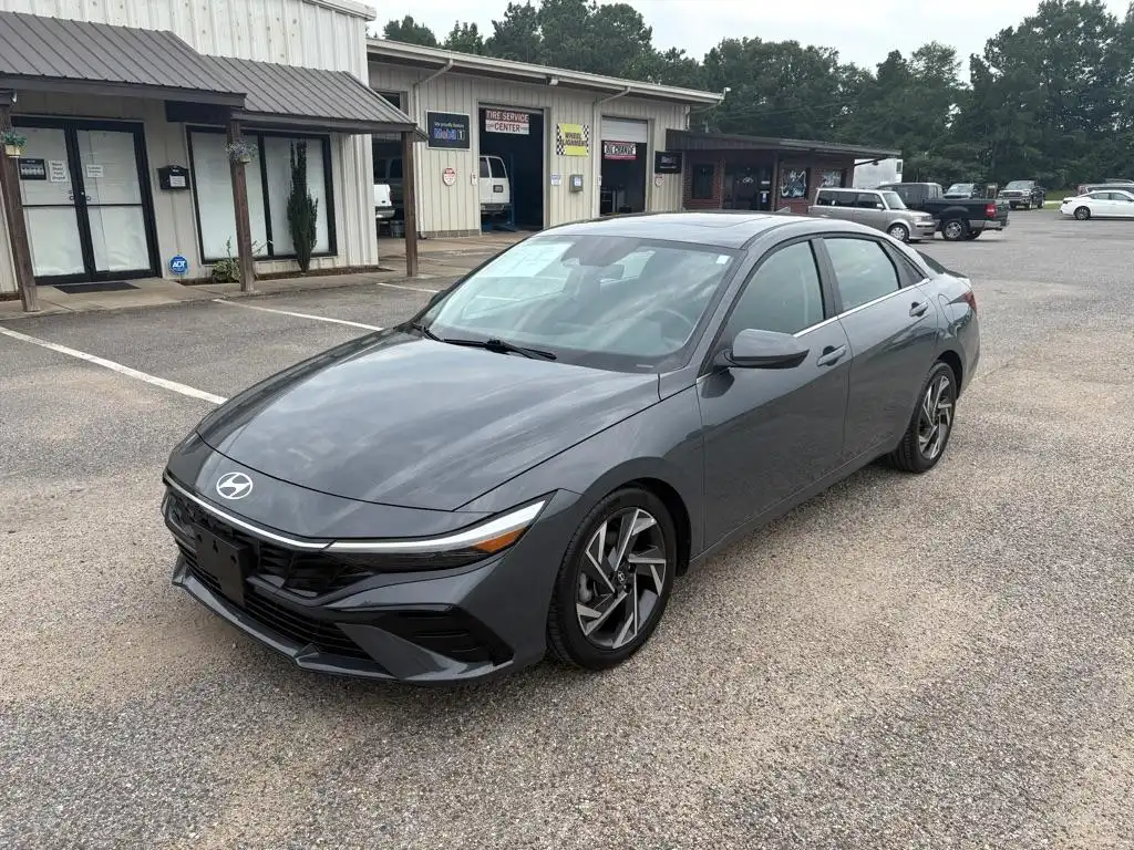 2025 Hyundai Elantra 2.0 SEL Convenience IVT's photo