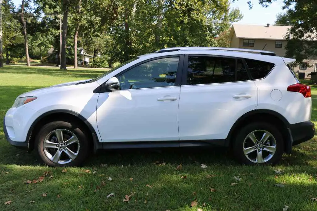 2015 Toyota RAV4 XLE photo 3