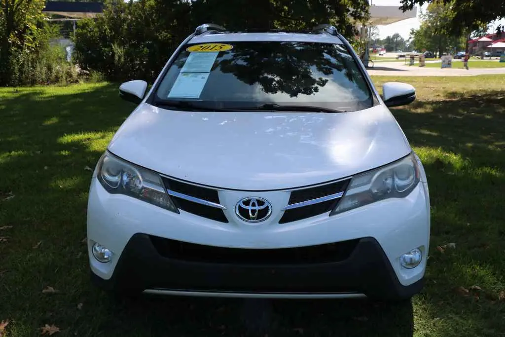 2015 Toyota RAV4 XLE photo 4