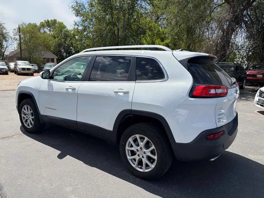 2016 Jeep Cherokee Latitude 4WD photo 3