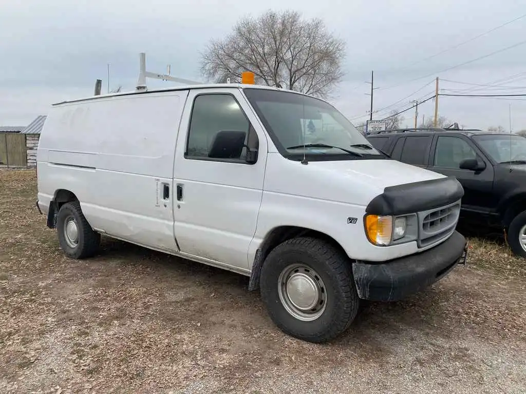 2000 Ford E-Series E-150 Van's photo