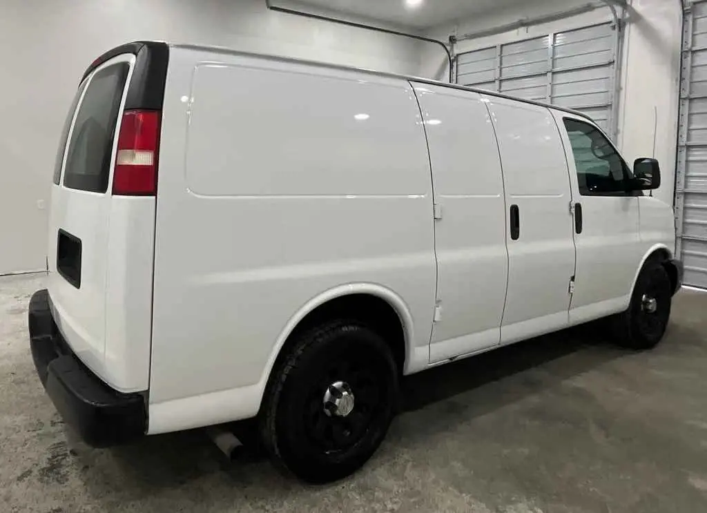 2012 Chevrolet Express 1500 Work Van photo 3