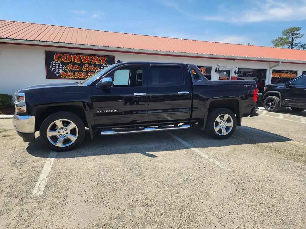 2017 Chevrolet Silverado 1500 LT 4X4 Crew Cab Short Box's photo